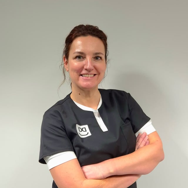 Ana Babejic - Spécialiste en Chirurgie Orale