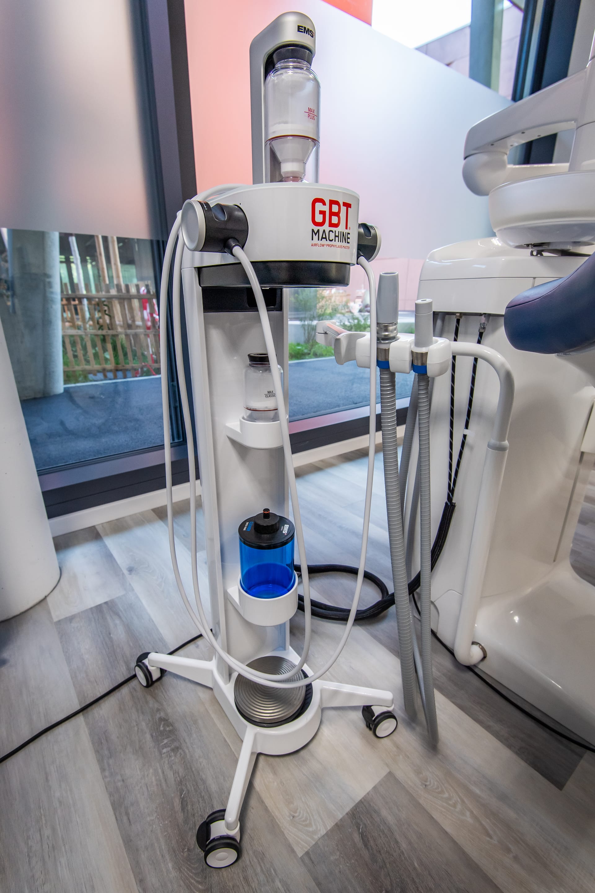 EMS AIRFLOW® PROPHYLAXIS MASTER - Appareil de détartrage GBT de fabrication Suisse