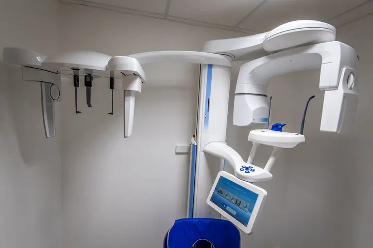 Appareil PLANMECA ProMax 3D Classic avec bras céphalométrique - Radiographie panoramique et 3D
